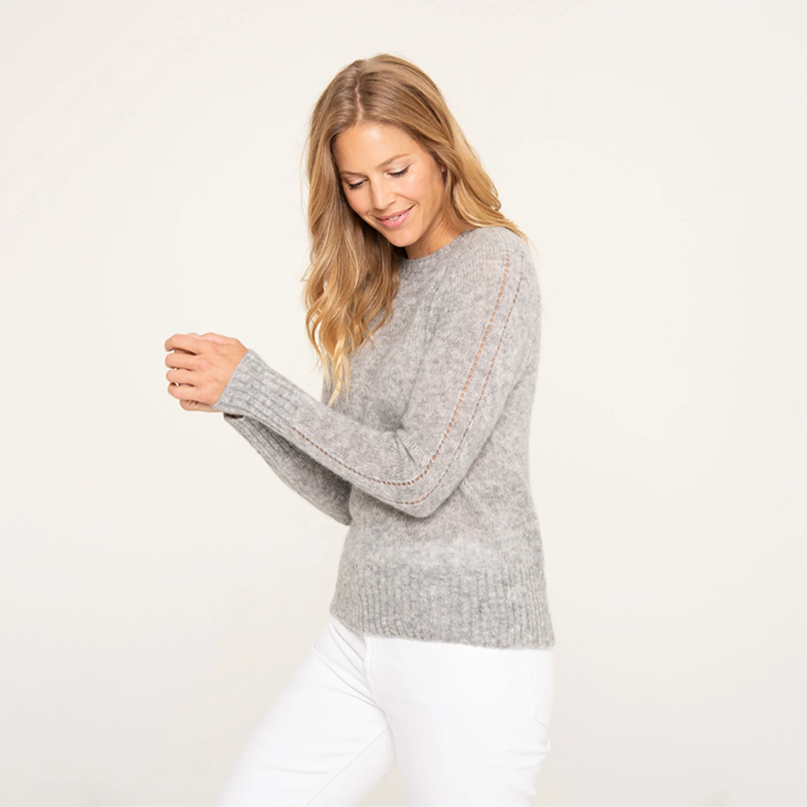 Women's Crewneck Sweater 40 Women's Crewneck Sweater